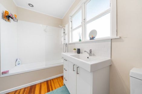 Photo of property in 24 Omapere Street, Waitangirua, Porirua, 5024