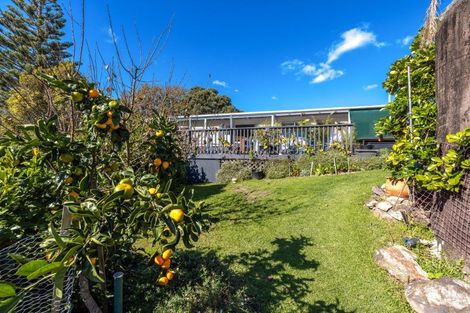 Photo of property in 17 Wellington Road, Surfdale, Waiheke Island, 1081