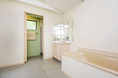 Photo of property in 29 Rimutaka Place, Titirangi, Auckland, 0604