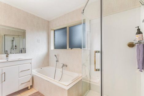 Photo of property in 29 Killygordon Place, Massey, Auckland, 0614