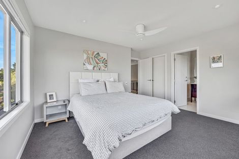Photo of property in 2 Oakpark Place, West Harbour, Auckland, 0618