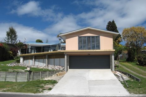 Photo of property in 8 Scenic Heights, Acacia Bay, Taupo, 3330