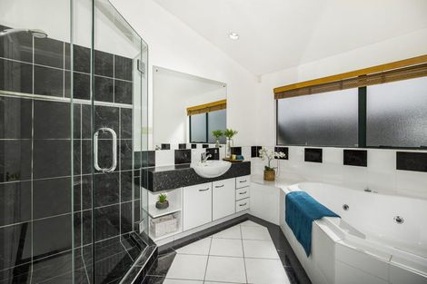 Photo of property in 82 Glenross Drive, Wattle Downs, Auckland, 2103