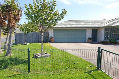 Photo of property in 2 Te Kauri Place, Helensville, 0800