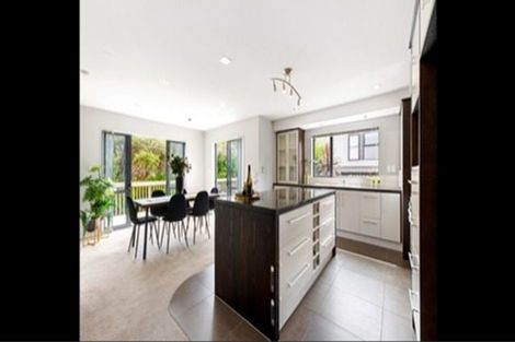 Photo of property in 46 Newbury Place, Schnapper Rock, Auckland, 0632