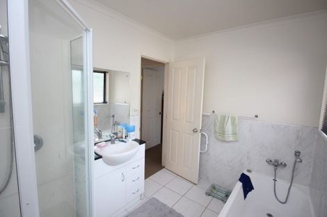 Photo of property in 13 Meridian Court, Oteha, Auckland, 0632