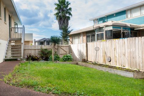 Photo of property in 28 San Bernadino Drive, Henderson, Auckland, 0612
