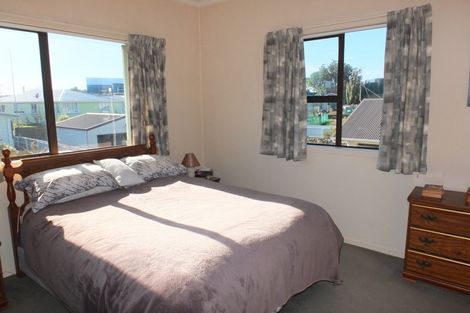 Photo of property in 39 Shortt Street, Foxton Beach, Foxton, 4815