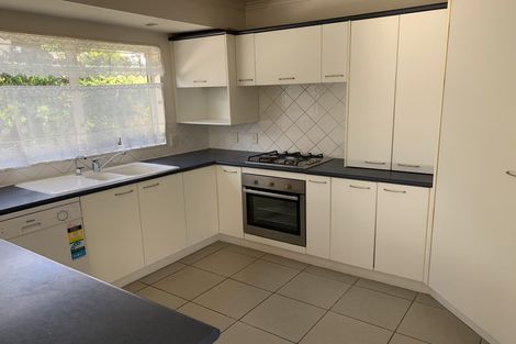 Photo of property in 16 Stephanie Close, Glenfield, Auckland, 0629