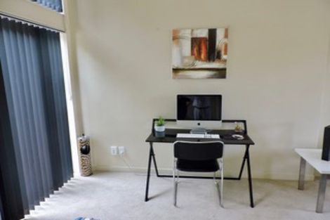 Photo of property in 30 Tiketike Way, Brooklyn, Wellington, 6021