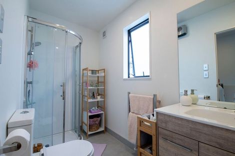 Photo of property in 1 Panga Place, Henderson, Auckland, 0612