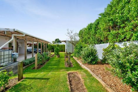 Photo of property in 16 Ponderosa Place, Opunake, 4616