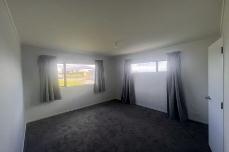 Photo of property in 17 Jasmine Grove, Maungaraki, Lower Hutt, 5010