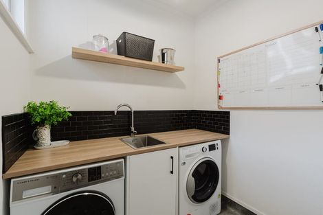 Photo of property in 16 Kensington Place, Fairfield, Hamilton, 3214