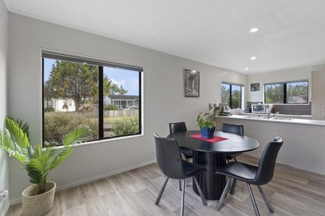 Photo of property in 25 Rosewood Place, Paraparaumu, 5032