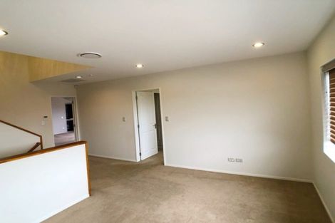 Photo of property in 8 Namsan Close, Fairview Heights, Auckland, 0632