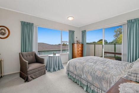 Photo of property in 23 Roberts Road, Matakatia, Whangaparaoa, 0930