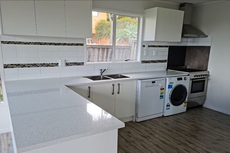 Photo of property in 15 Noeleen Street, Glenfield, Auckland, 0629