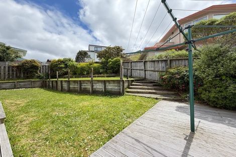 Photo of property in 3 Tamworth Crescent, Newlands, Wellington, 6037