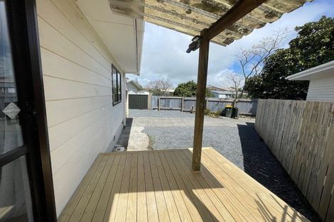 Photo of property in 35 Tarata Crescent, Mangere Bridge, Auckland, 2022