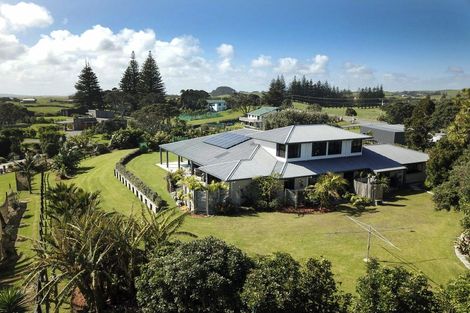 Photo of property in 36 Ripiro Drive, Baylys Beach, Dargaville, 0377