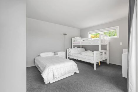 Photo of property in 2 Alberta Street, Acacia Bay, Taupo, 3330