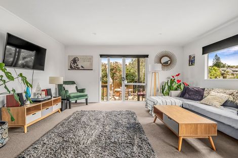 Photo of property in 3 Buisson Glade, West Harbour, Auckland, 0618