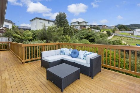 Photo of property in 5 Mcewen Crescent, Riverstone Terraces, Upper Hutt, 5018