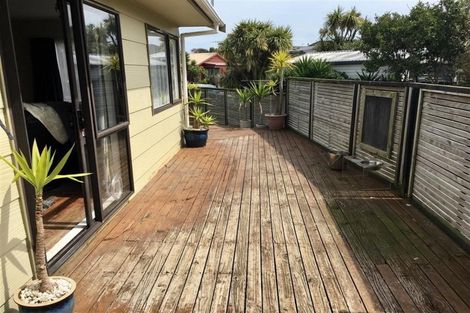Photo of property in 97 Queens Road, Waikanae Beach, Waikanae, 5036