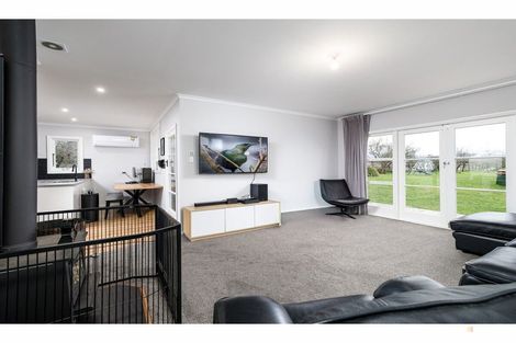 Photo of property in 58 Timaru Road, Waimate, 7924