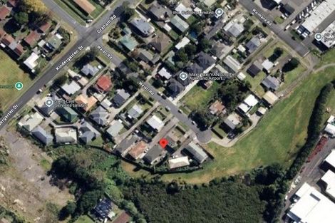 Photo of property in 2c Waiari Road, Conifer Grove, Takanini, 2112