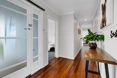 Photo of property in 7 Lemont Place, Westown, New Plymouth, 4310