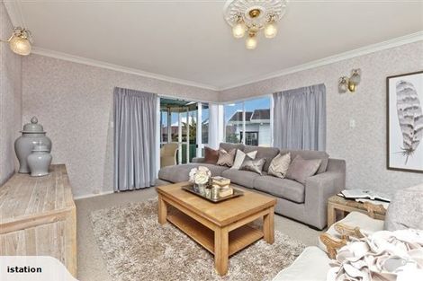 Photo of property in 2/5 Fenwick Avenue, Milford, Auckland, 0620