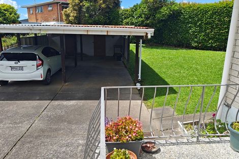 Photo of property in 2/3 Ian Place, Glendene, Auckland, 0602