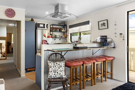 Photo of property in 25a Clairville Crescent, Wai O Taiki Bay, Auckland, 1072