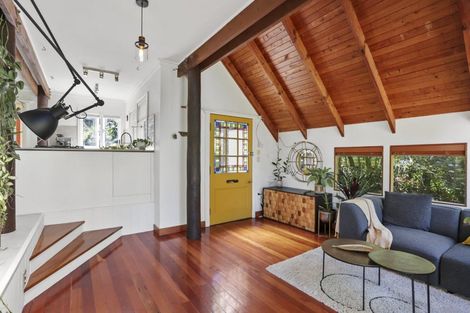 Photo of property in 71 Takahe Road, Titirangi, Auckland, 0604