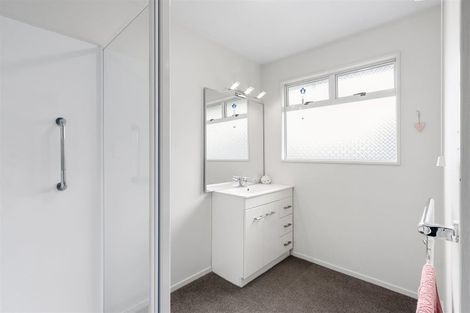 Photo of property in 34 Appleby Crescent, Burnside, Christchurch, 8053