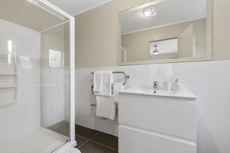 Photo of property in 10 Springtime Crescent, Stanmore Bay, Whangaparaoa, 0932