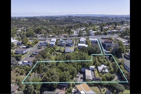 Photo of property in 323 Glenfield Road, Glenfield, Auckland, 0629