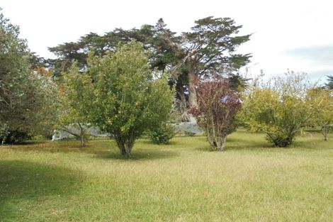 Photo of property in 691 Waitakere Road, Kumeu, 0891