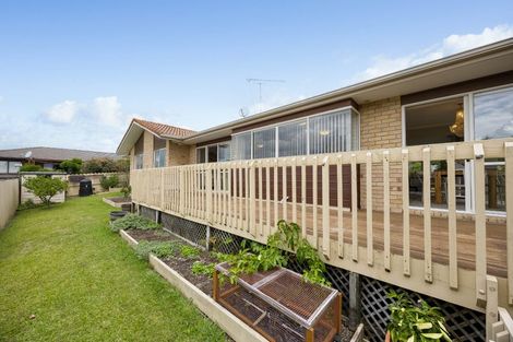 Photo of property in 2 Jubaea Place, Henderson, Auckland, 0610