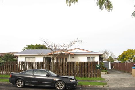 Photo of property in 32 Darren Crescent, Half Moon Bay, Auckland, 2012