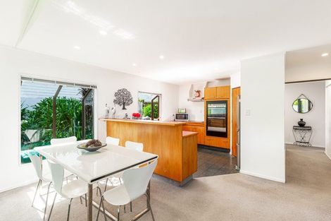 Photo of property in 2/8 Gregg Place, Sunnyvale, Auckland, 0612