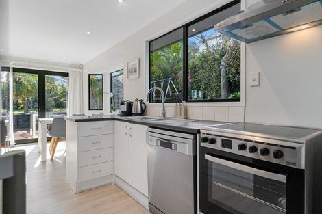 Photo of property in 8 Tilia Place, Totara Heights, Auckland, 2105