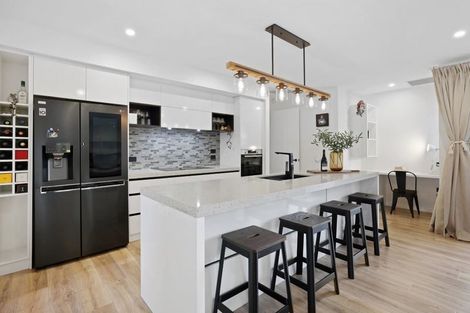 Photo of property in 24 Irvines Track, Halswell, Christchurch, 8025