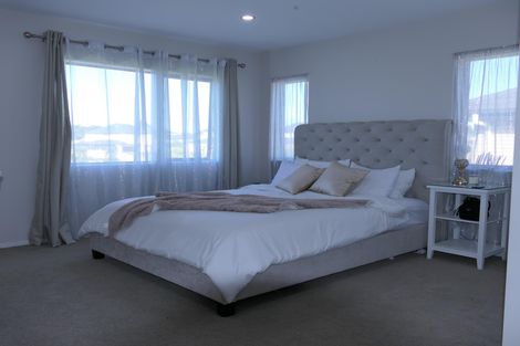 Photo of property in 10 Regis Park Drive, Pukekohe, 2120