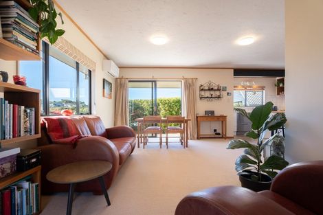 Photo of property in 6 Montrose Grove, Churton Park, Wellington, 6037
