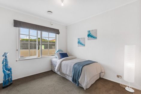 Photo of property in 70 Ray Small Drive, Pahurehure, Papakura, 2113