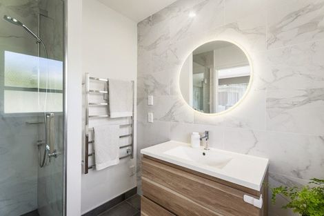 Photo of property in 13 Red Beach Road, Red Beach, 0932