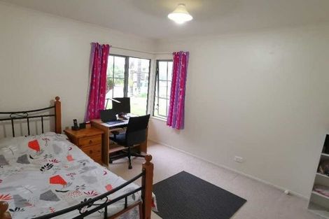 Photo of property in 17 Hillwell Drive, Henderson, Auckland, 0612